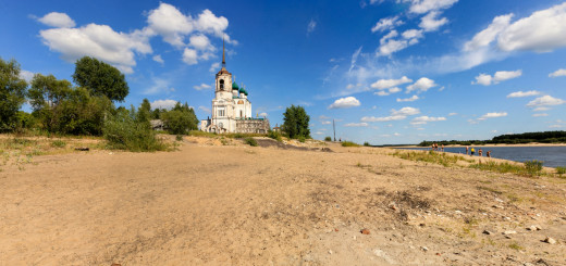 ГОРОД СОЛЬВЫЧЕГОДСК. Сферическая панорама. Вид на Благовещенский собор (1584 г.), и реку Вычегда.